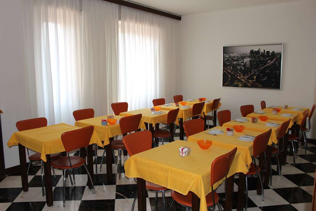 Hotel Fiesta Casalpusterlengo Restaurant photo