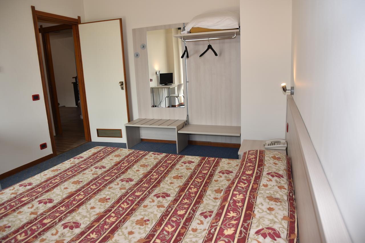 Hotel Fiesta Casalpusterlengo Chambre photo
