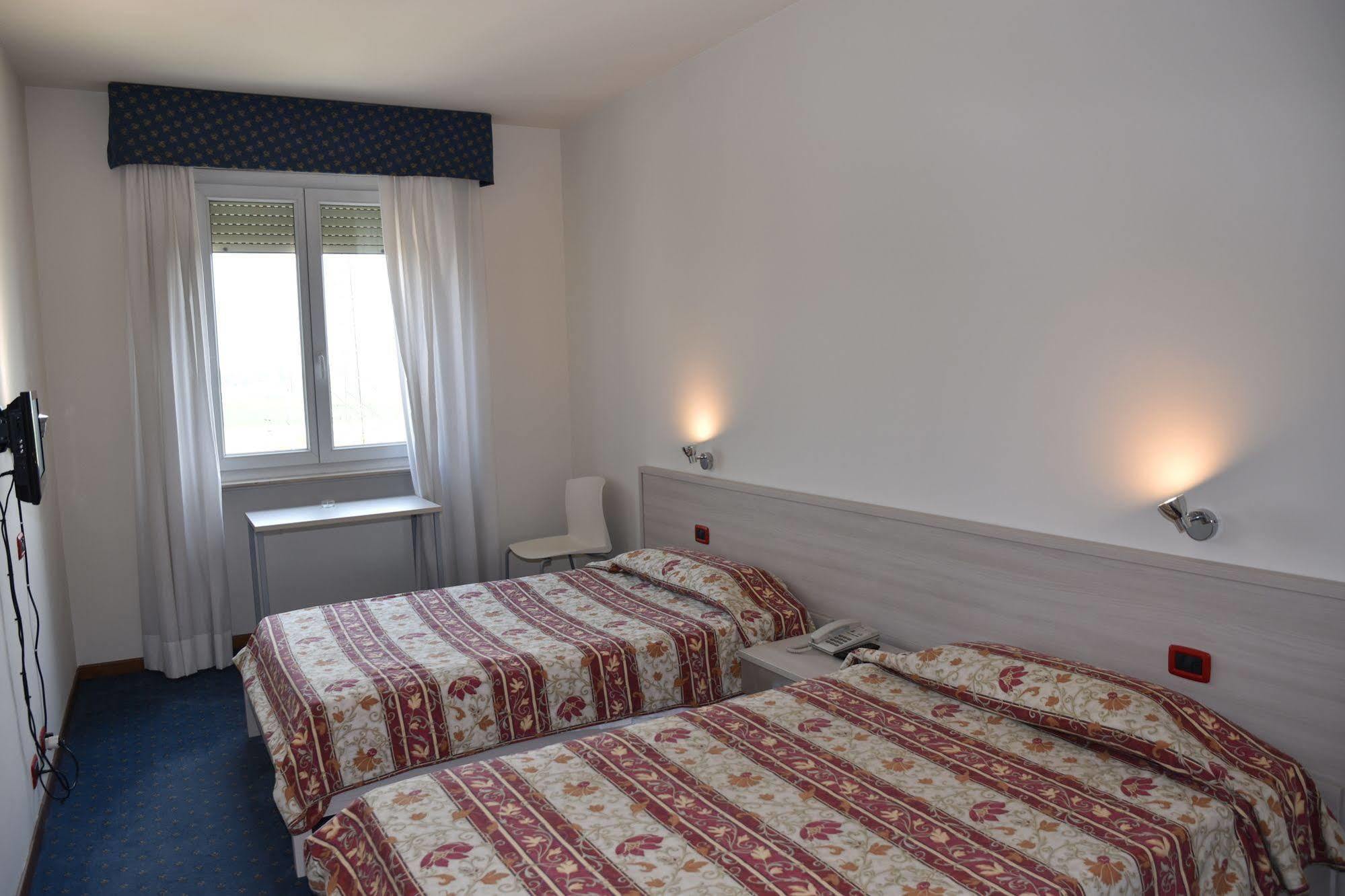 Hotel Fiesta Casalpusterlengo Extérieur photo